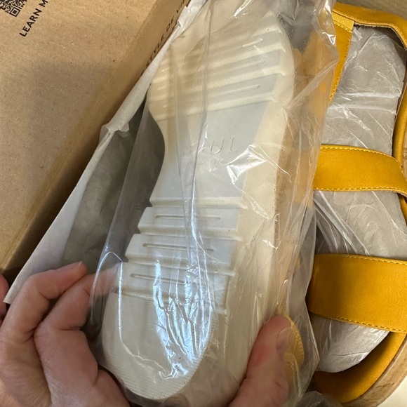 NIB Soul Naturalizer Goodtimes Yellow Wedge Sandals Size 8 - Picture 9 of 12